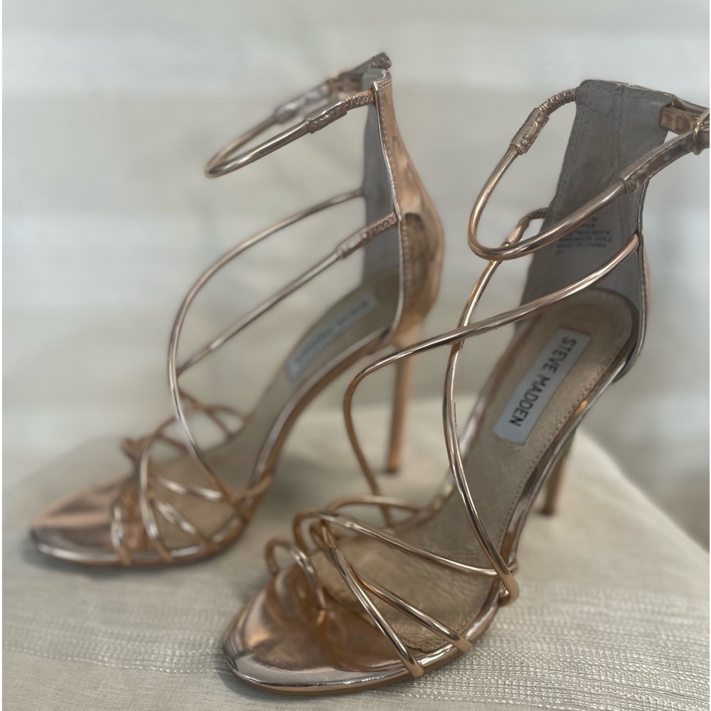 Sweet heels! I worn one time. They are rose gold/bronze. Beautiful heels